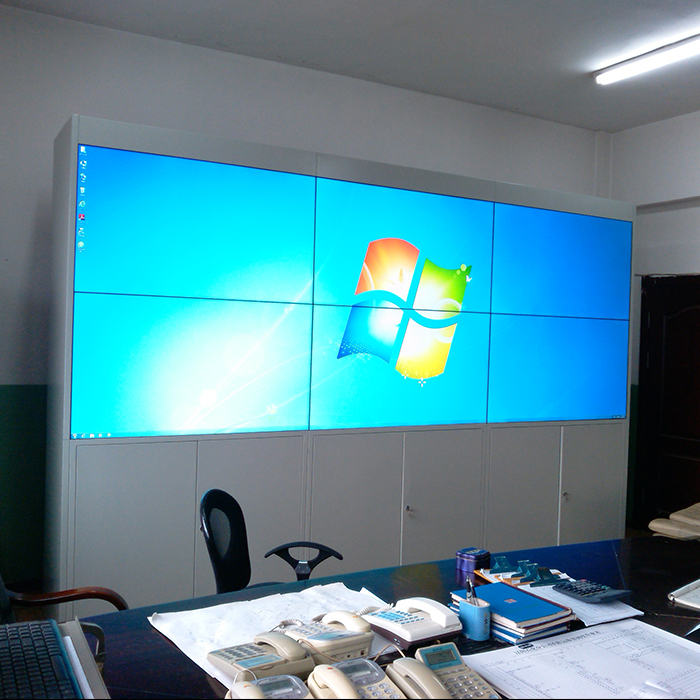 Écran d'épissage numérique LCD Slim School avec écart de 3,5 mm