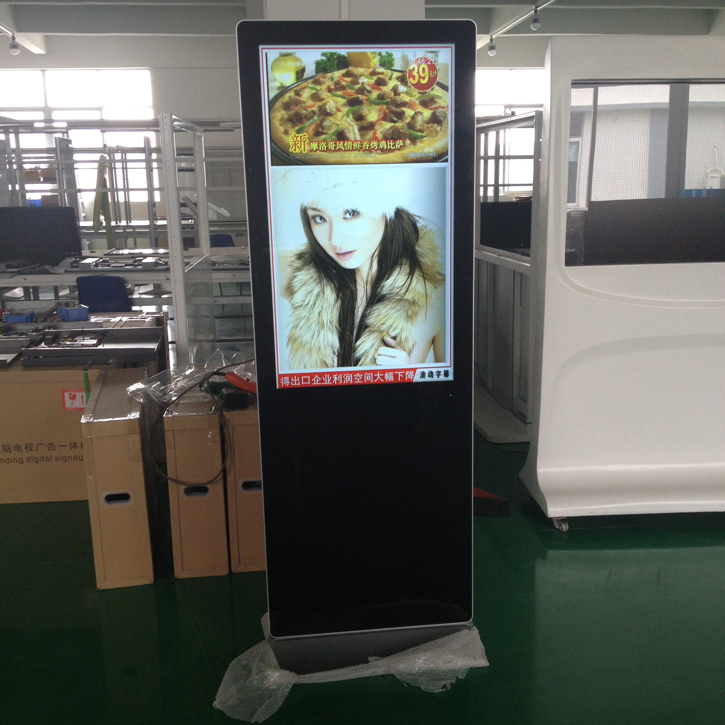 32 '' Portrait Free Standing WIFI Affichage numérique LCD