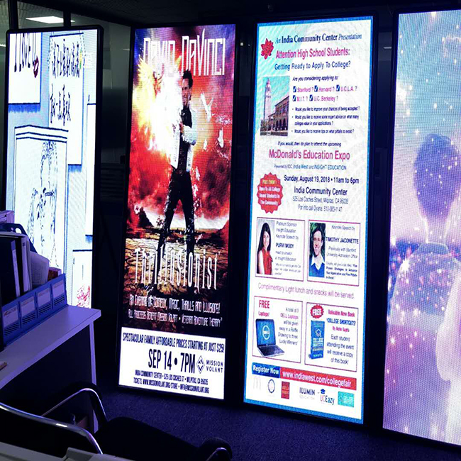 Écran d'affichage numérique à LED mobile debout libre d'intérieur